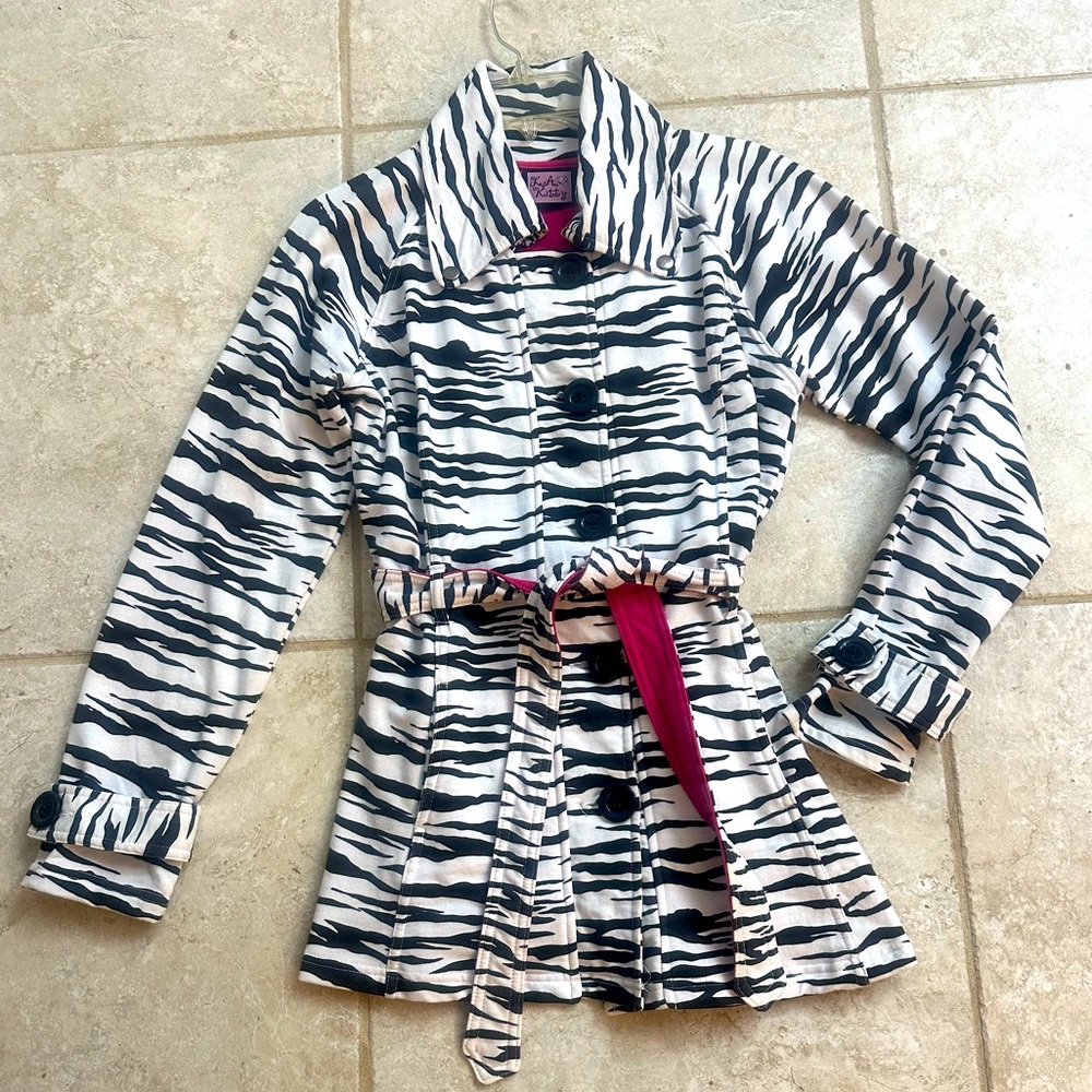 Women’s Black and White long sleeves with Tie Belt Pea Coat